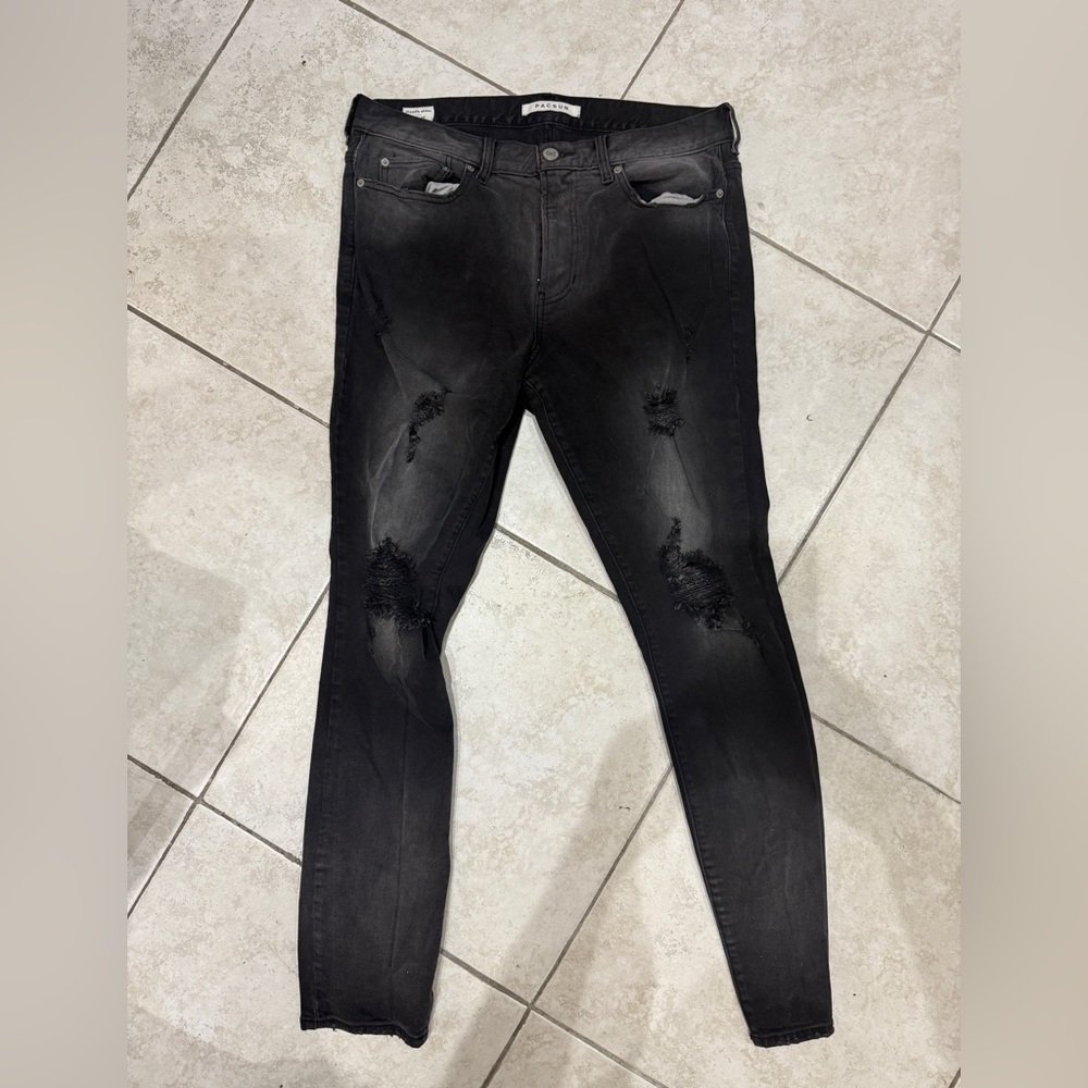 Bundle of 2 - 34x32 distressed Jeans